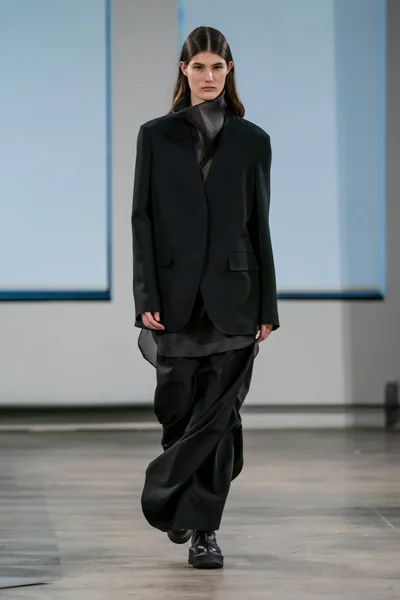 Look 32